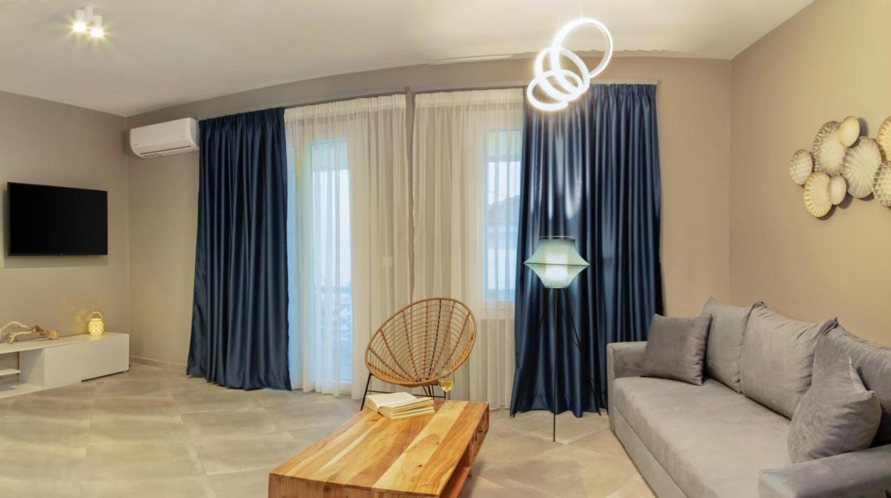Corali Suites Andros Batsi  Bagian luar foto
