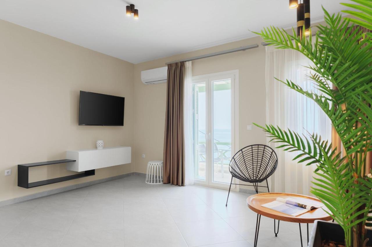 Corali Suites Andros Batsi  Bagian luar foto